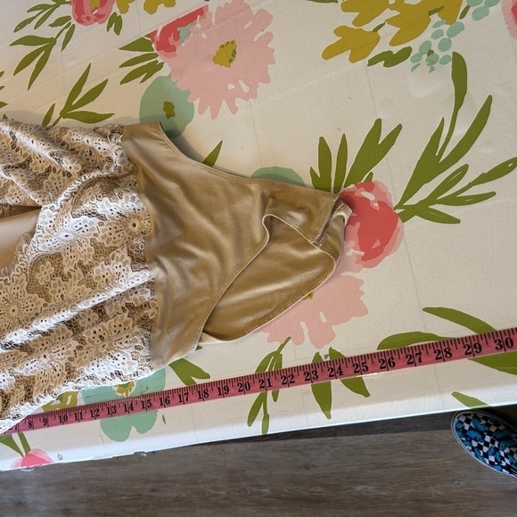 WAYF White Tan Lace V-Neck Adjustable Sleeveless Thong Bodysuit Medium - Picture 6 of 7